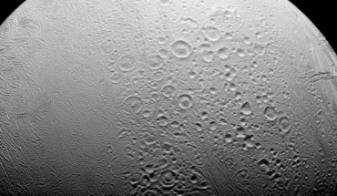 NASA’s Cassini spacecraft returned a breathtaking image of Saturn’s icy moon Enceladus. This view looks toward the anti-Saturn hemisphere of Enceladus. North on Enceladus is up and rotated 4 degrees to the right. Image credit: NASA / JPL-Caltech / Space Science Institute.