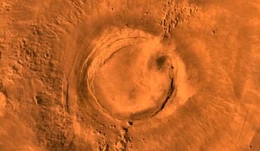 This digital-image mosaic of Mars’ Tharsis plateau shows the extinct volcano Arsia Mons. It was assembled from images that NASA’s Viking 1 orbiter took during its 1976-1980 working life at Mars. Image credit: NASA / JPL / USGS.