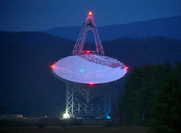 The Robert C. Byrd Green Bank Telescope in Green Bank, West Virginia, the United States. Image credit: Jiuguang Wang / CC BY-SA 2.0.