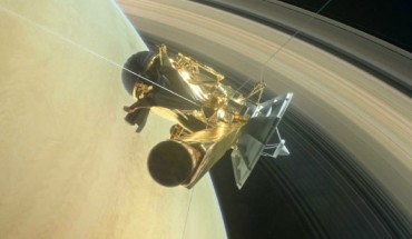 This illustration shows Cassini about to make one of its dives between Saturn and its innermost rings as part of the mission’s Grand Finale. Image credit: NASA / JPL-Caltech.