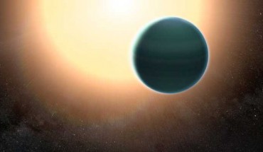The atmosphere of the Neptune-mass exoplanet HAT-P-26b is unexpectedly primitive, composed primarily of hydrogen and helium. By combining observations from Hubble and Spitzer space telescopes, Wakeford et al determined that, unlike Neptune and Uranus, the exoplanet has relatively low metallicity. Image credit: NASA’s Goddard Space Flight Center.