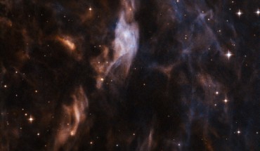 Very intense radiation from EZ Canis Majoris pushes Sh2-308 out further and further, blowing it bigger and bigger. Image credit: NASA / ESA / Hubble.