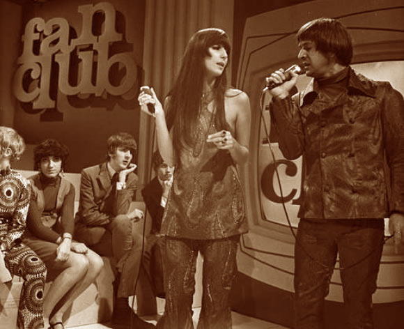 Sonny & Cher performing the song ‘The Beat Goes On’ on Dutch TV program ‘Fanclub,’ February 4, 1967. Image credit: A. Vente / Beeld & Geluid Wiki / CC BY-SA 3.0.