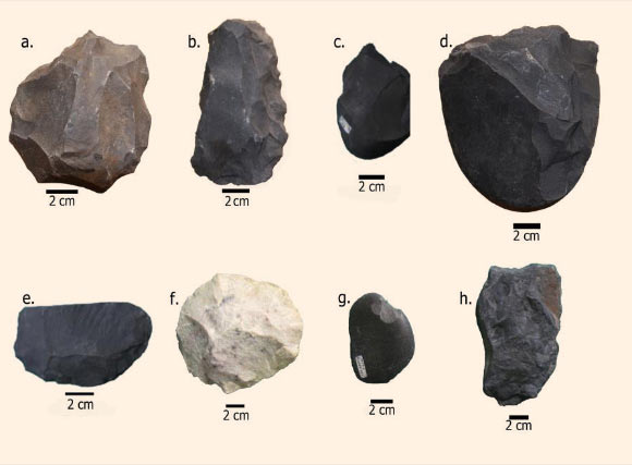 Stone tools dated between 15,000 and 12,000 years before present (BP): lithics representative of the 15,000-13,500 years BP period (a-b) and of the 13,500-11,500 years BP period (c-g). Image credit: Tom D. Dillehay, Vanderbilt University.