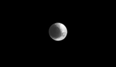 This image of Iapetus was taken with Cassini’s narrow-angle camera on March 11, 2017. Image credit: NASA / JPL-Caltech / Space Science Institute.