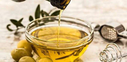 Extra-virgin olive oil, a major component of the Mediterranean diet, protects against cognitive decline. Image credit: Steve Buissinne.