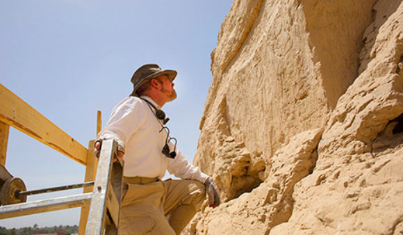 Prof. Darnell examines the hieroglyphs from atop a tall scaffold. Image credit: Yale University.