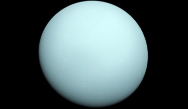 Georgia Tech researchers propose that a ‘switch-like’ magnetosphere exists at Uranus in both equinox and solstice seasons, where the planetary rotation drives the interchange between an open magnetosphere and a closed magnetosphere each Uranus day. Image credit: NASA / JPL-Caltech.