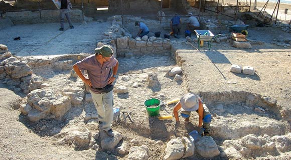 Dr. Tanasi leads a team of archaeologists in uncovering the ancient villa. Image credit: University of South Florida.