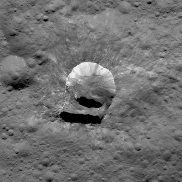 Oxo Crater is the second-brightest feature on Ceres. Only Occator’s central area is brighter. Oxo lies near the 0 degree meridian that defines the edge of many Ceres maps, making this small feature easy to overlook. NASA’s Dawn spacecraft took this image in its low-altitude mapping orbit, at a distance of 385 km from the surface of Ceres. Image credit: NASA / JPL-Caltech / UCLA / MPS / DLR / IDA / PSI.