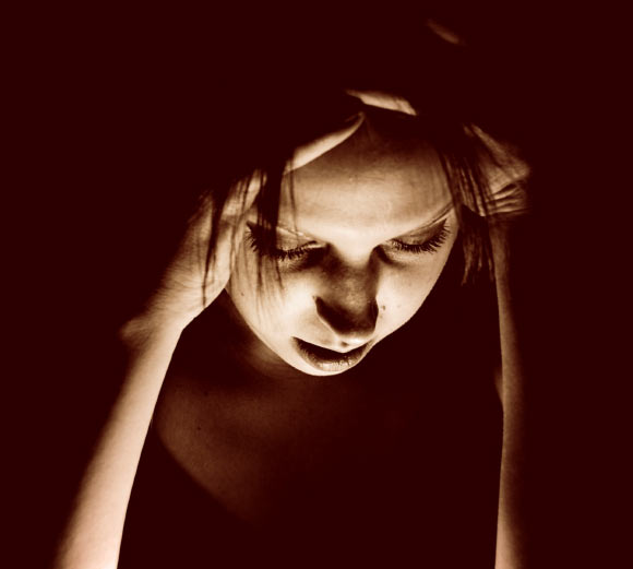 Migraines take a toll on around 1 billion people. This work by Baksa et al. indicates that individuals with certain gene variants in the CLOCK gene, which is involved in circadian rhythms, are at a higher risk of migraines when they are exposed to financial hardship. Image credit: Sasha Wolff / CC BY 2.0.