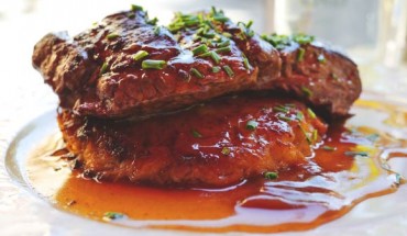Higher intake of red meat and poultry is associated with significantly increased risk of developing diabetes. Image credit: Snufkin.