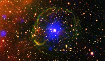 Composite image of the X-ray pulsar SXP 1062 surrounded by the supernova remnant. The false-color image combines X-ray (blue) and optical data (oxygen - green, hydrogen - red). Image credit: ESA / XMM-Newton / L. Oskinova, University of Potsdam / M. Guerrero, Instituto de Astrofisica de Andalucia / Cerro Tololo Inter-American Observatory / R. Gruendl & Y. H. Chu, University of Illinois at Urbana-Champaign.