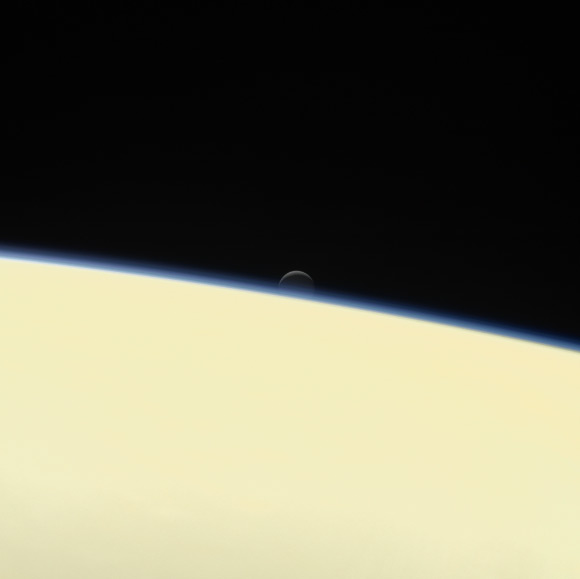 Saturn’s active, ocean-bearing moon Enceladus sinks behind the giant planet in a farewell portrait from Cassini. This view of Enceladus was taken by the spacecraft on September 13, 2017. The image was taken using Cassini’s narrow-angle camera at a distance of 810,000 million miles (1.3 million km) from Enceladus and about 620,000 miles (1 million km) from Saturn. Image credit: NASA / JPL-Caltech / Space Science Institute.