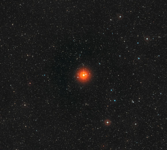 This image from the Digitized Sky Survey 2 shows U Antliae and its surroundings. Image credit: ESO / Digitized Sky Survey 2 / Davide De Martin.