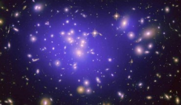 This Hubble image shows the inner region of Abell 1689, an immense cluster of galaxies located 2.2 billion light-years away. The cluster’s gravitational field is warping light from background galaxies, causing them to appear as arcs. Dark matter in Abell 1689, which represents about 80% of its mass, is mapped by plotting these arcs. Image credit: NASA / ESA / JPL-Caltech / Yale / CNRS.