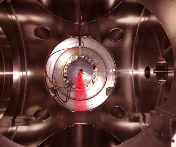 Isinger et al documented the incredibly brief moment when two electrons in a neon atom are emitted. Image credit: Marcus Isinger.