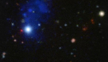 This MUSE image shows a huge cloud of gas around the distant quasar 4C 10.29. Image credit: Arrigoni Battaia et al / ESO.