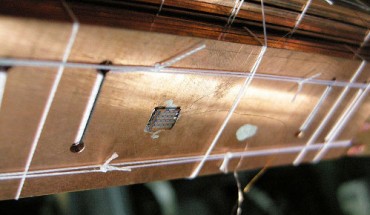 A chip with a Coulomb blockade thermometer on it is prepared for experiments at extremely low temperatures. Image credit: University of Basel.