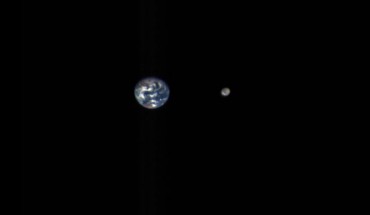 This color composite image of the Earth and Moon is made from data captured by OSIRIS-REx’s MapCam instrument on October 2, 2017, when the spacecraft was approximately 3,180,000 miles (5,120,000 km) from Earth. Image credit: NASA/ OSIRIS-REx Team / University of Arizona.
