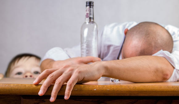 Scientists recognize alcohol use as a leading risk factor for disease burden, and studies link its consumption to 60 acute and chronic diseases. Image credit: Laura M.