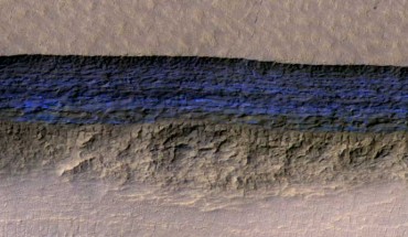 This high-resolution HiRISE image shows a detailed subsection of an icy scarp on Mars in enhanced color. Image credit: NASA / JPL / University of Arizona / USGS.