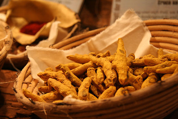 Turmeric contains curcumin, which has been shown to have anti-inflammatory and antioxidant properties. Image credit: Joachim Schlosser / CC BY-SA 2.0.