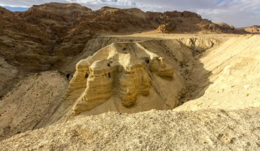 Qumran caves. Image credit: Lux Moundi.