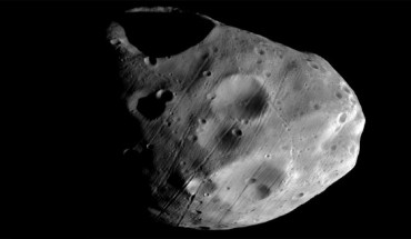 This image of Phobos was acquired using the High Resolution Stereo Camera (HRSC) during Mars Express orbit 17,342 on September 12, 2017. Image credit: ESA / DLR / FU Berlin / CC BY-SA 3.0 IGO.
