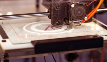 A new 4D printing technique could one day allow manufacturers to produce electronic devices and their wiring in a single process. Image credit: Lutz Peter.