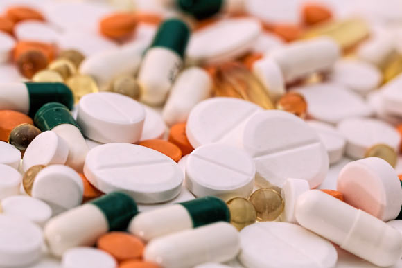 Current guidelines say that, if necessary, paracetamol should be used at the lowest possible dose for the shortest possible time; ibuprofen should be avoided during pregnancy. Image credit: Steve Buissinne.