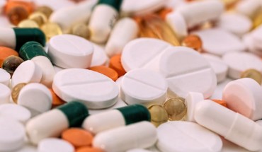 Current guidelines say that, if necessary, paracetamol should be used at the lowest possible dose for the shortest possible time; ibuprofen should be avoided during pregnancy. Image credit: Steve Buissinne.