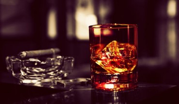 According to Peacock et al, in 2015, the estimated prevalence among the adult population was 18.3% for heavy episodic alcohol use (in the past 30 days); 15.2% for daily tobacco smoking; and 3.8%, 0.77%, 0.37%, and 0.35% for past-year cannabis, amphetamine, opioid, and cocaine use, respectively. Image credit: Michael Stern / CC BY-SA 2.0.