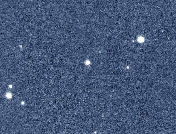 This image from the VISTA Hemispheric Survey shows the ultra-luminous quasar SMSS J215728.21-360215.1 (center). Image credit: Wolf et al.
