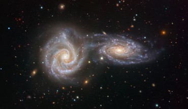 Two spiral galaxies NGC 5426 and NGC 5427 are locked in a swirling dance in this image from the VIMOS instrument on ESO’s Very Large Telescope. Image credit: Juan Carlos Muñoz / ESO.