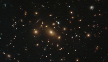 This Hubble image shows the giant galaxy cluster RXC J0949.8+1707. Image credit: NASA / ESA / Hubble / RELICS.