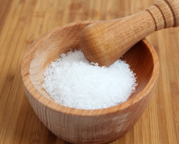 He et al suggest that an inaccurate way of estimating sodium intake may help account for the paradoxical findings reported in some cohort studies. Image credit: Philipp Kleindienst.