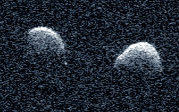 A bi-static radar image of the binary asteroid 2017 YE5 from the Arecibo Observatory and the Green Bank Observatory on June 25, 2018. Image credit: Arecibo / GBO / NSF / NASA / JPL-Caltech.