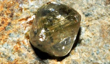 Diamond in kimberlite. Image credit: Parent Géry / CC BY-SA 3.0.