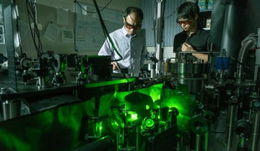 Ahn et al levitated a nanoparticle in vacuum and driven it to rotate at high speed, which they hope will help them study the properties of vacuum and quantum mechanics. Image credit: Vincent Walter, Purdue University.