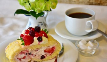 This study suggests caffeine has weak, transient effects on energy intake and doesn’t support it as an effective appetite suppressant. Image credit: Rita E.