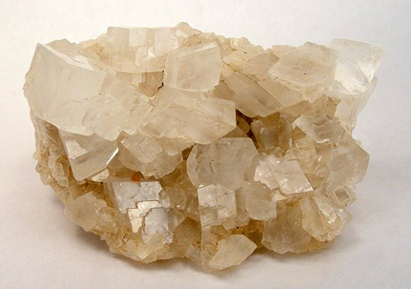 Magnesite. Image credit: Rob Lavinsky, iRocks.com / CC BY-SA 3.0.