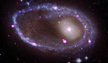 New data from NASA’s Chandra X-ray Observatory reveal the presence of very bright X-ray sources, most likely binary systems powered by either a stellar-mass black hole or neutron star, in the remarkable ring of the galaxy AM 0644-741. In this composite image, X-rays from Chandra (purple) have been combined with optical data from the NASA/ESA Hubble Space Telescope (red, green, and blue). Image credit: X-ray – NASA / CXC / INAF / A. Wolter et al; optical – NASA / STScI.