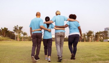 Receiving a hug on the day of conflict was associated with improved concurrent negative and positive affect and improved next day negative affect compared to days when conflict occurred but no hug was received. Image credit: Rawpixel.