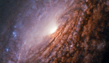 This Hubble image shows the spiral galaxy NGC 5033. The image is a composite of separate exposures acquired by Hubble’s Advanced Camera for Surveys (ACS). It is based on data obtained through two filters. The color results from assigning different hues to each monochromatic image associated with an individual filter. Image credit: NASA / ESA / Hubble / Judy Schmidt, www.geckzilla.com.