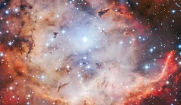 This vivid picture of NGC 2467 was captured with the FORS2 instrument on ESO’s Very Large Telescope. Image credit: ESO.