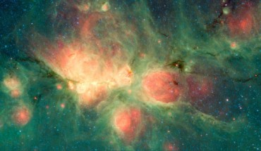 This image from Spitzer’s IRAC and MIPS instruments shows the Cat’s Paw Nebula. Image credit: NASA / JPL-Caltech.