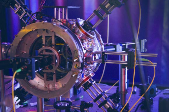 Atomic chamber in which tractor beams were created. Image credit: Institute for Photonics and Advanced Sensing.