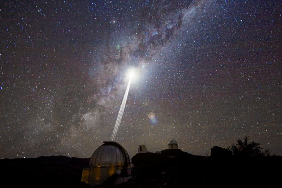 James Clark and Dr. Kerri Cahoy propose that laser technology on Earth could emit a beacon strong enough to attract attention of alien astronomers from as far as 20,000 light-years away. Image credit: A. Fitzsimmons, ESO / Sci-News.com.