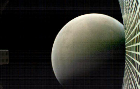 MarCO-B, one of the experimental MarCO CubeSats, took this image of Mars from about 4,700 miles (6,000 km) away during its flyby of the planet on November 26, 2018. MarCO-B was flying by Mars with its twin, MarCO-A, to attempt to serve as communications relays for NASA’s InSight spacecraft as it landed on Mars. This image was taken at about 3:10 p.m. EST (12:10 p.m. PST) while MarCO-B was flying away from the planet after InSight landed. Image credit: NASA / JPL-Caltech.